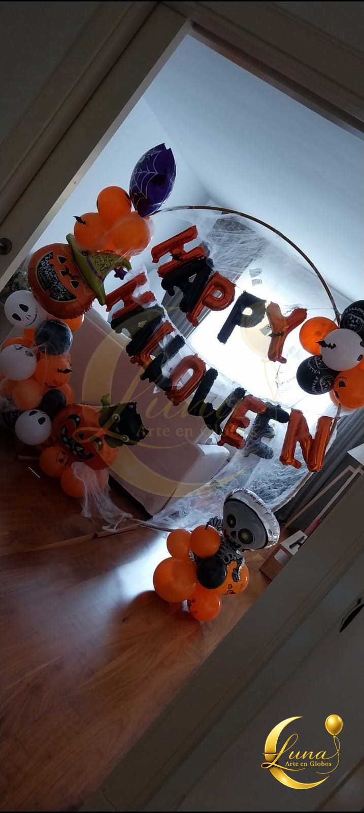 Decoraci&oacute;n de evento con arco de globos