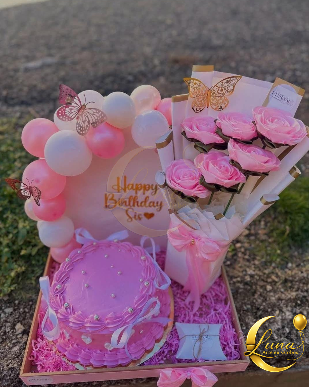 Decoraci&oacute;n con globos y flores